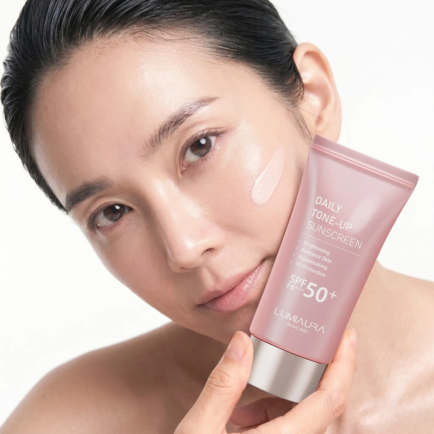 Kem chống nắng nâng tông LumiAura SPF 50+